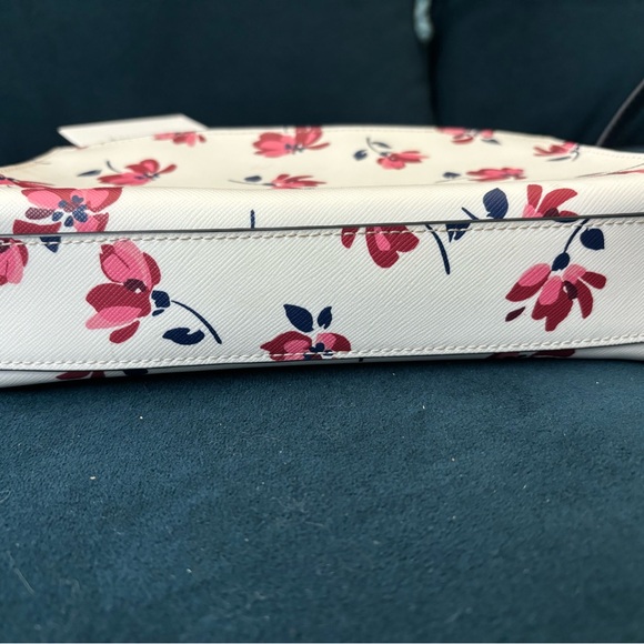 NWT Kate Spade New York crossbody with beautiful flowers - Picture 6 of 8